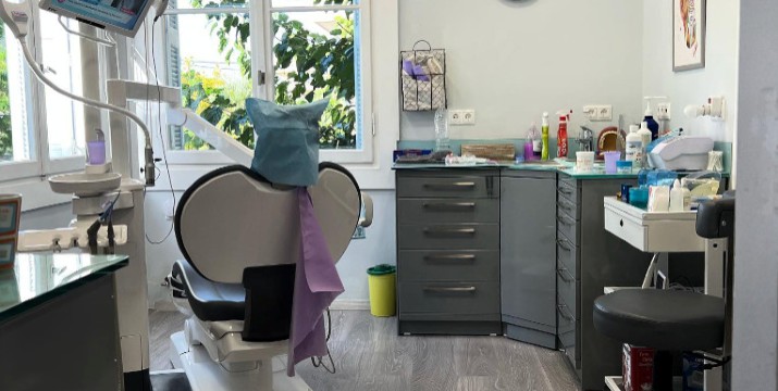  Aπό 30€ για Απλή ή Χειρουργική Εξαγωγή Δοντιών, σε Ιατρείο Στοματικής & Γναθοπροσωπικής Χειρουργικής στη Νέα Ερυθραία.