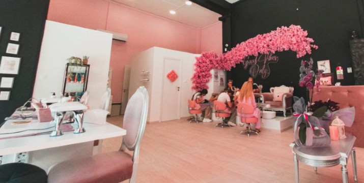 Από 12€ για ημιμόνιμο μανικιούρ ή πεντικιούρ ή εφαρμογή τεχνητών νυχιών με Gelly Tip, στο 