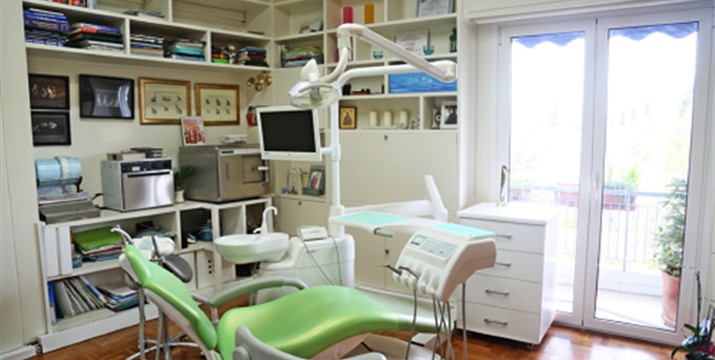 Από 17,90€ για Kαθαρισμό Δοντιών, Σφράγισμα ή Λεύκανση BlancOne, στο Smile Dental στο Παγκράτι πλησίον Σταθμού Μετρό Ευαγγελισμού.