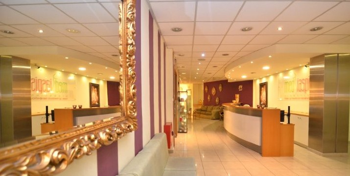 15€ από 30€ (-50%)  για μία Θεραπεία Βαθιάς Ενυδάτωσης Προσώπου με Peeling με Δερμοκρυστάλλους, Μασάζ με κρέμα χαβιάρι και ορό υαλουρονικού οξέος, από το κέντρο κοσμητικής ιατρικής Mediaspis στο Περιστέρι, πλησίον Μετρό Περιστέρι.