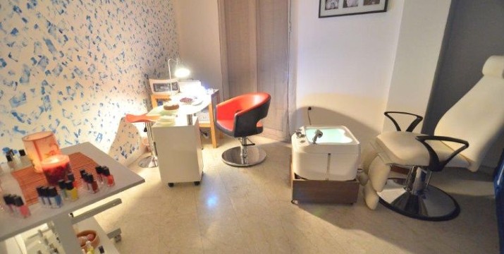 Από 19€ Θεραπείες Προσώπου για Ανάπλαση-Αντιγήρανση: Δερμοαπόξεση & Ενέσιμη Μεσοθεραπεία, στο mediASPIS στο Περιστέρι.